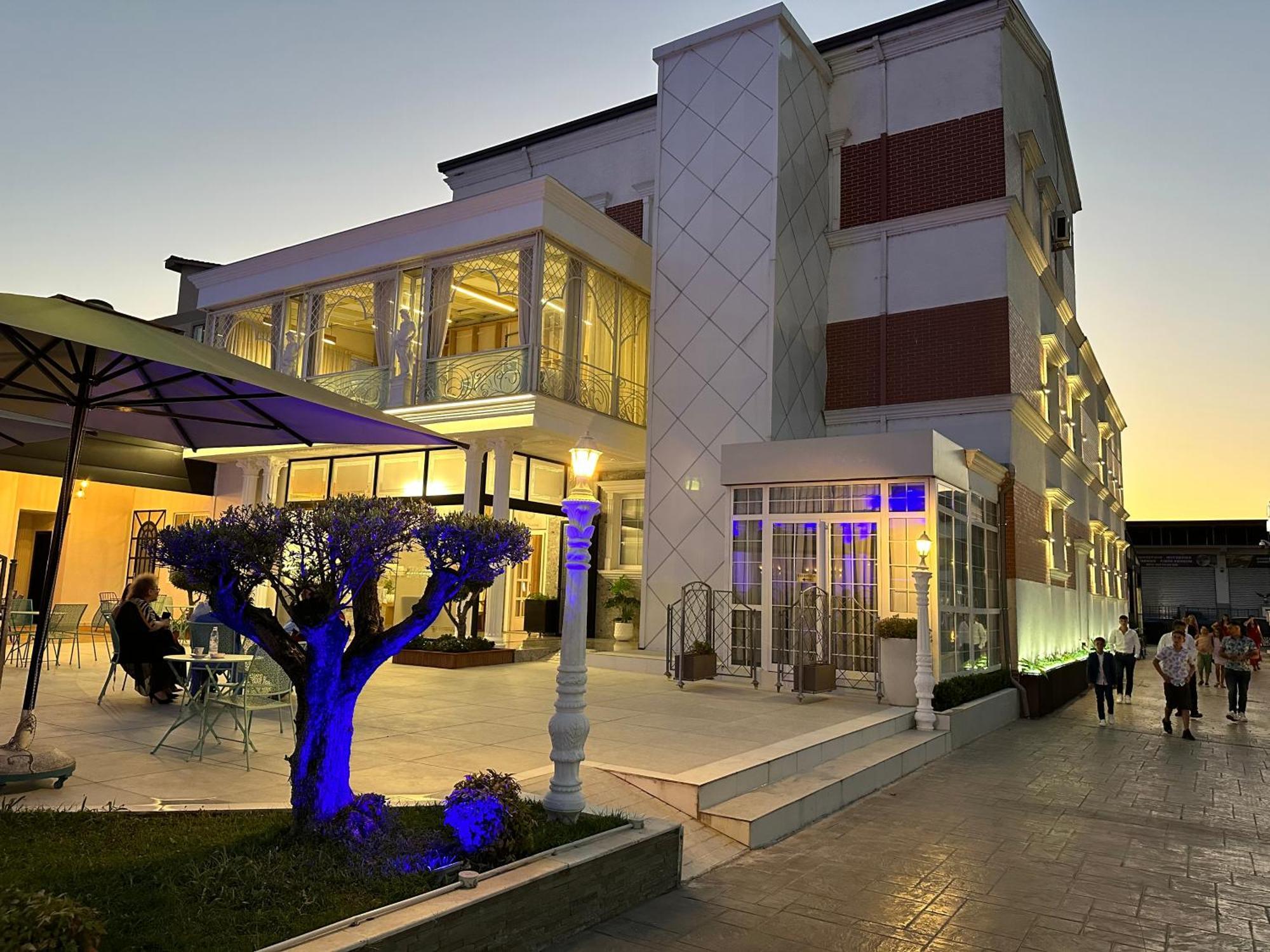 Hotel Colis Tirana Exterior foto